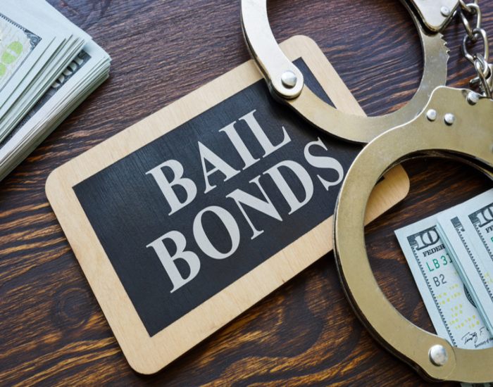 Difference Between Bail and Bond in Daytona Beach, FL